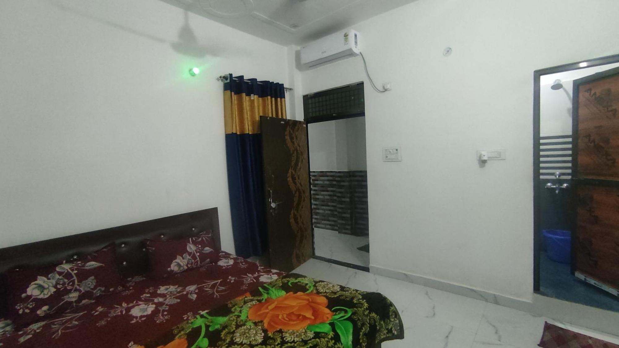 Shanti And Restorent Near Dham Station And Just 1500 Meter Sri Ram Mandir * Ayodhya